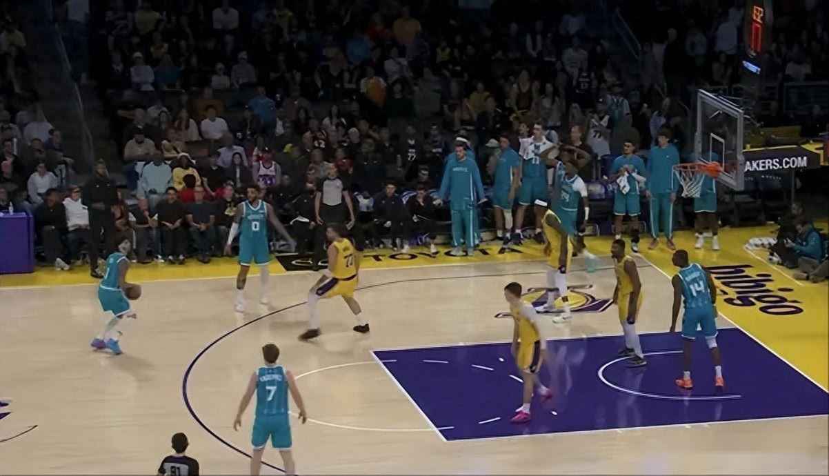 雷迪克仍是不粘锅！谈防守亲承自己有布置，甩锅球员强度不够！