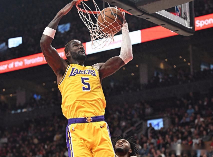 湖人112-124国王遭4坏消息！艾顿仍低迷，配角起伏大，攻守全崩！