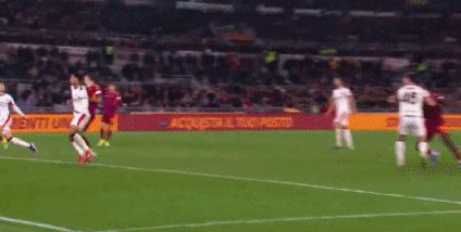 第74分钟,巴尔泰萨吉手球被判点球,佩莱格里尼点射破门,罗马1-1米兰