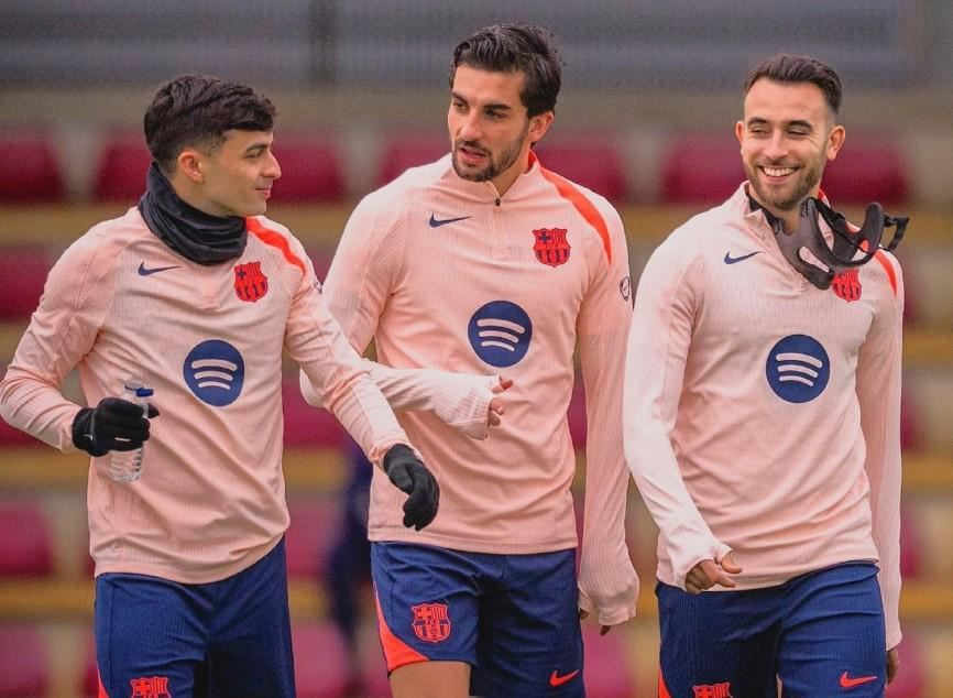 记者:特狮离队后,巴萨队长次序为阿劳霍、德容、佩德里